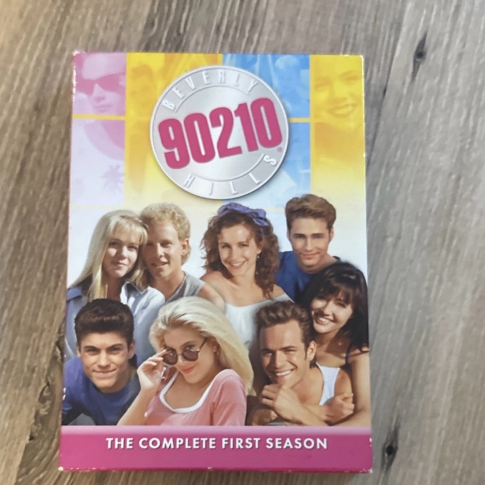 Beverly Hills 90210 - The Complete First Season (Pink)